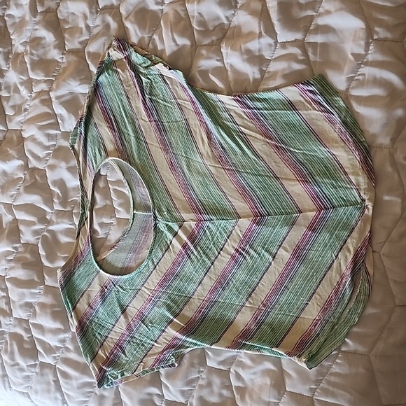 T-shirt with back cutout - Picture 2 of 3